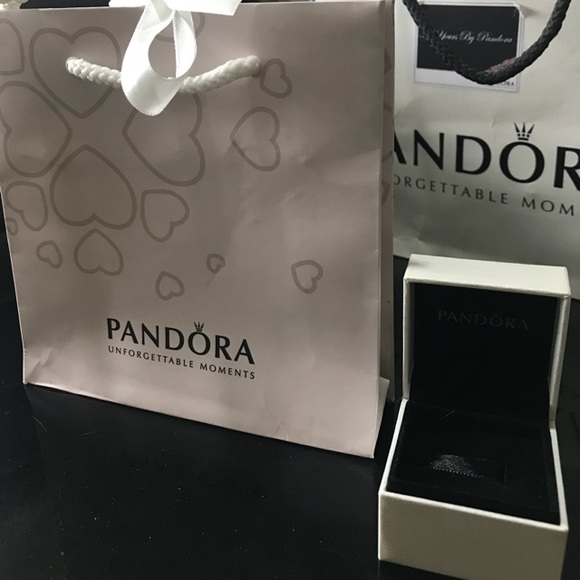 ❗️SOLD❗️ Empty Pandora Ring Boxes 💍✨ - Picture 7 of 8